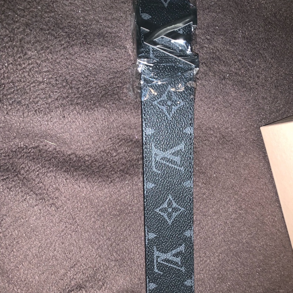 Louis Vuitton men’s belt